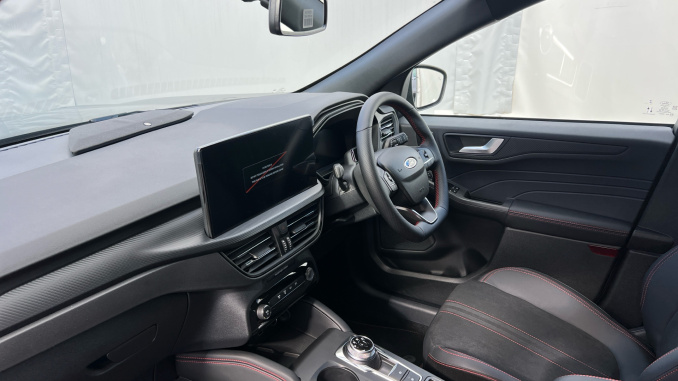 Ford Kuga 2.5 FHEV ST-Line X Black Package 5dr CVT Hybrid Estate - Image 9